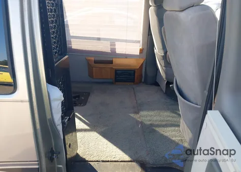 2004 Chevrolet Express G1500 z USA, uszkodzony, nr VIN 1GBFG15T041138558